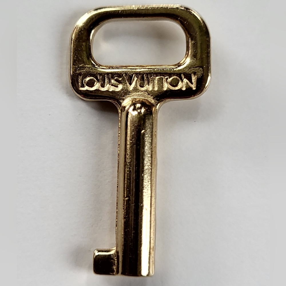 $3 start Authentic LOUIS VUITTON key 🔑